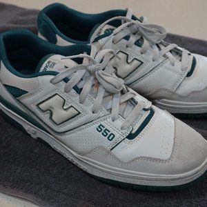 NB New Balance Sneakers 550 .....size 10.5  white